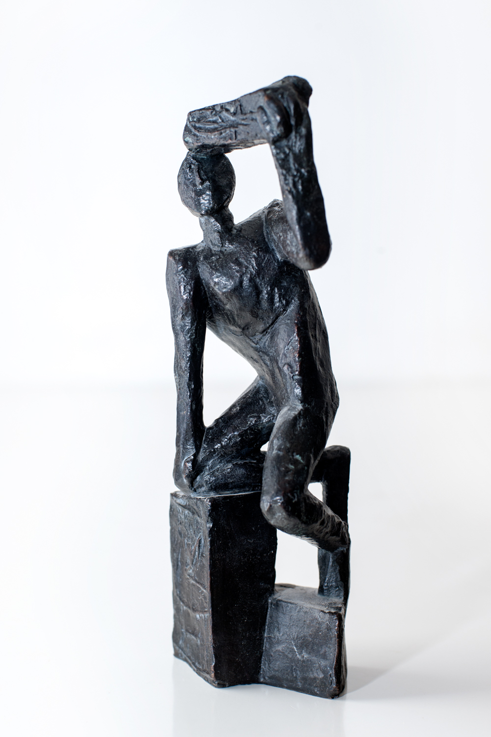 06 Bez názvu (Muž a hvězdy), 1948–1949, patinovaná sádra, železo, mramor, v. 24,8 cm soukromá sbírka Josef Chloupek