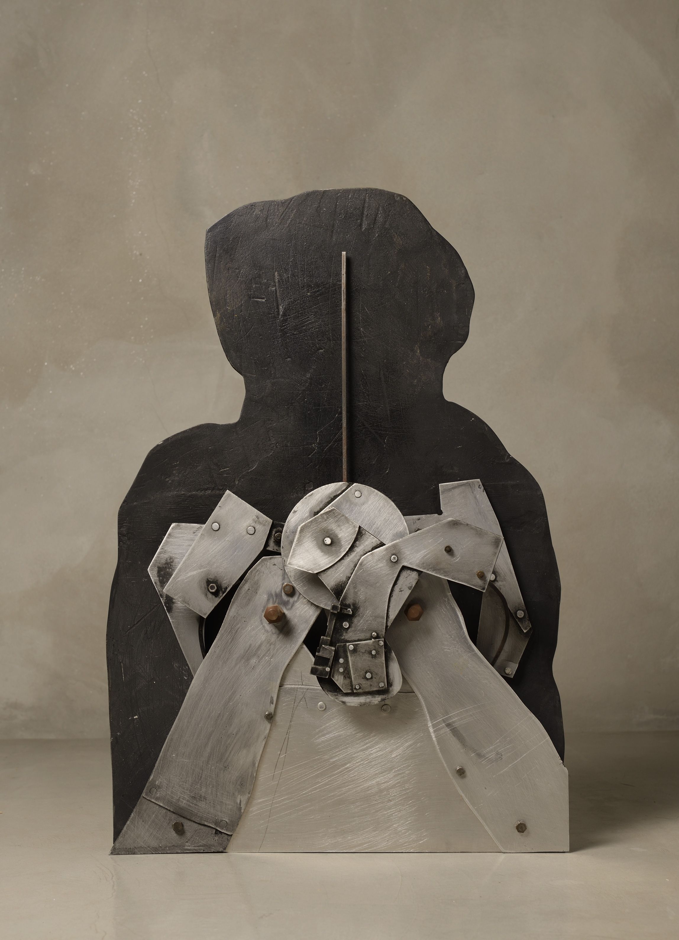 18_Hlava, 1982, polychromovaná laťovka, železo, 69 × 49 cm Galerie Benedikta Rejta v Lounech