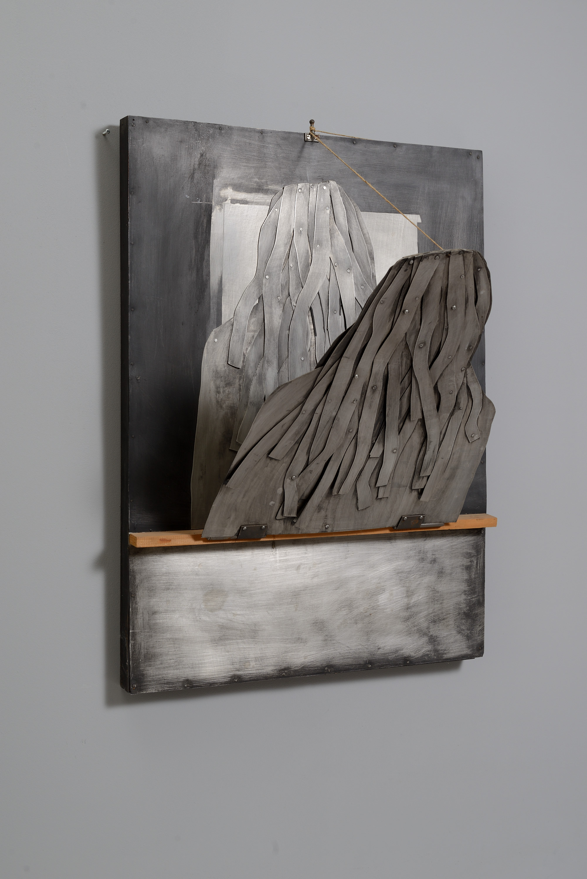 18_Oknozrcadlo, 1978, laťovka, hliníkový vrstvený plech, železo, polychromie, 100 × 83,5 × 10 cm